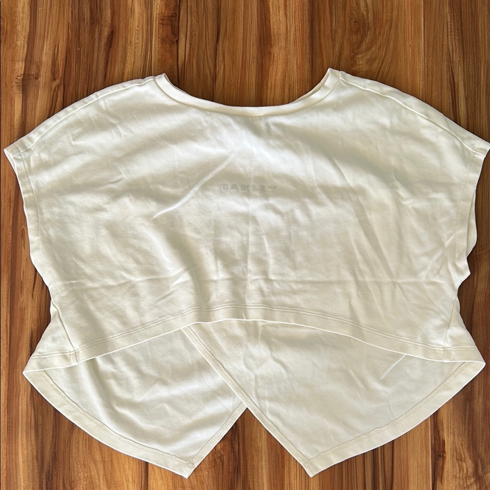 NWOT Oakley White Asymmetrical Relaxed Tops